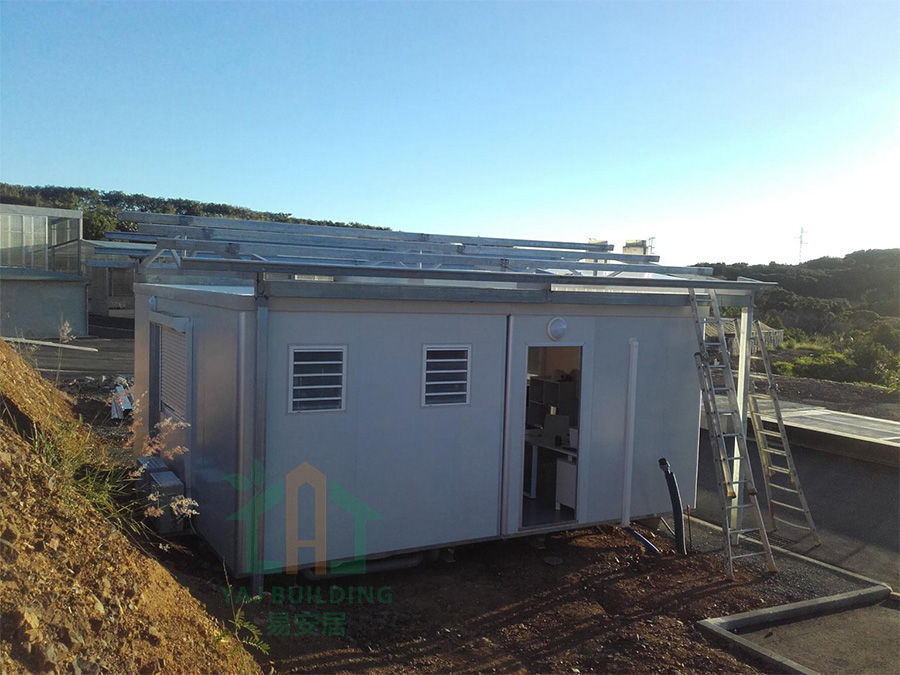 Prefab house with green roof